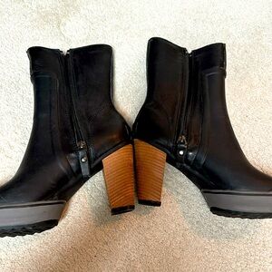 Brand new Sorel rubber boots wood heel never worn